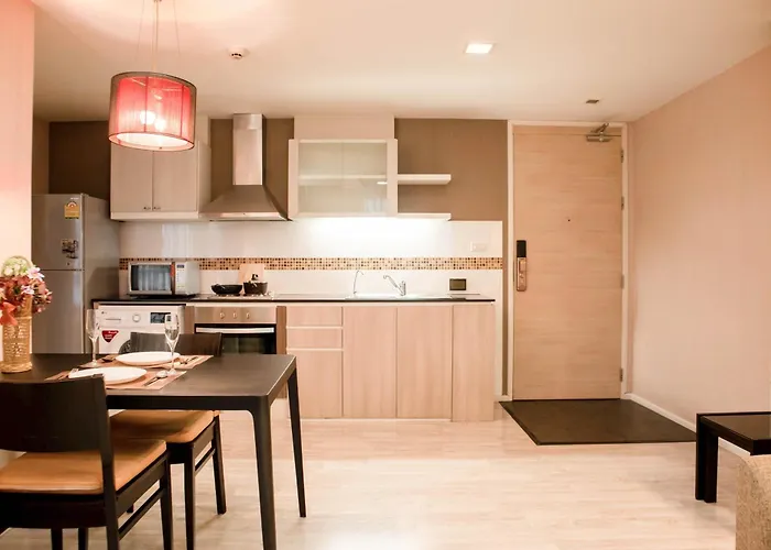 Shine Sukhumvit 33 Phrompong 3*