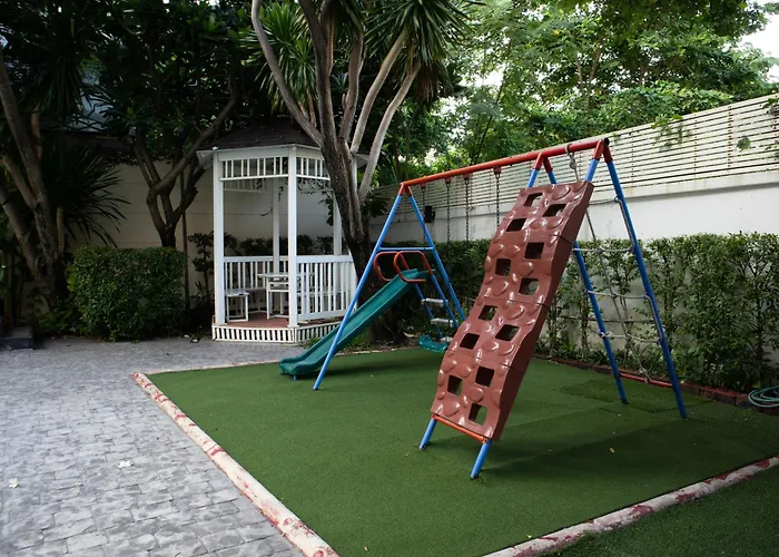 アパートホテル Shine Sukhumvit 33 Phrompong 3*
