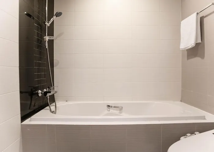 Shine Sukhumvit 33 Phrompong