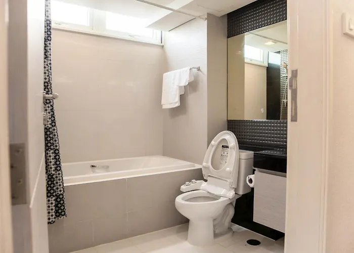 Shine Sukhumvit 33 Phrompong アパートホテル 3*